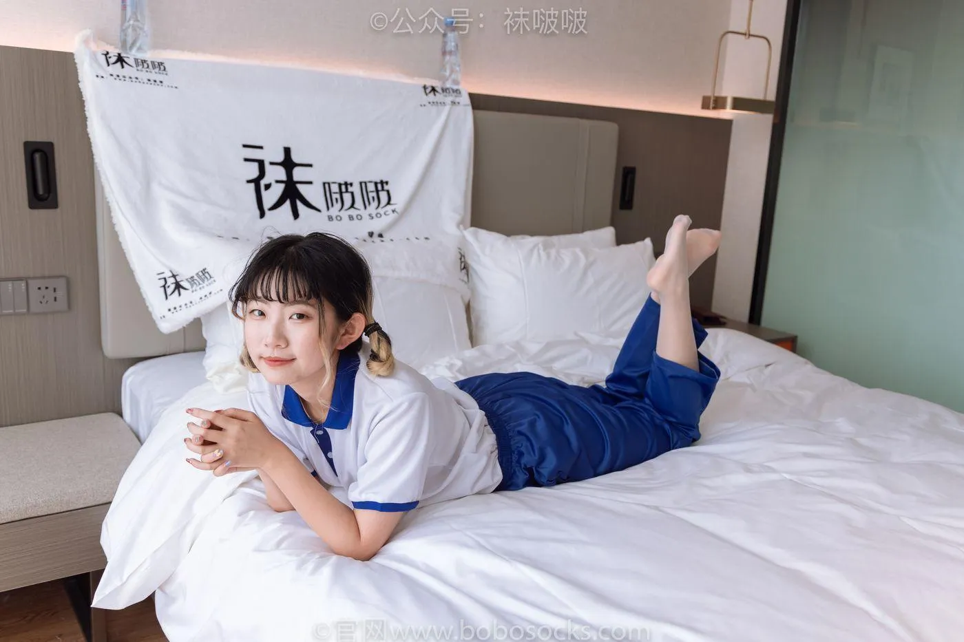 [BoBoSocks袜啵啵]NO.042 砂糖-校服、板鞋、白棉袜、油亮白丝 [139P]插图8